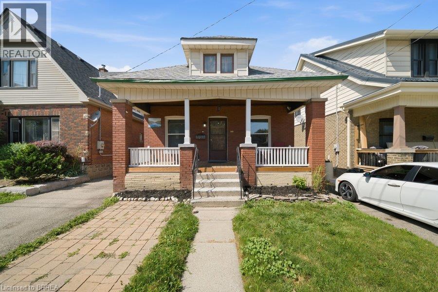 3-bedroom home for sale at 104 MARY Street, Brantford ON · photo 5 of 49