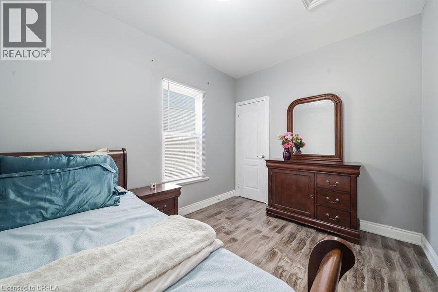 3-bedroom home for sale at 104 MARY Street, Brantford ON · photo 27 of 49