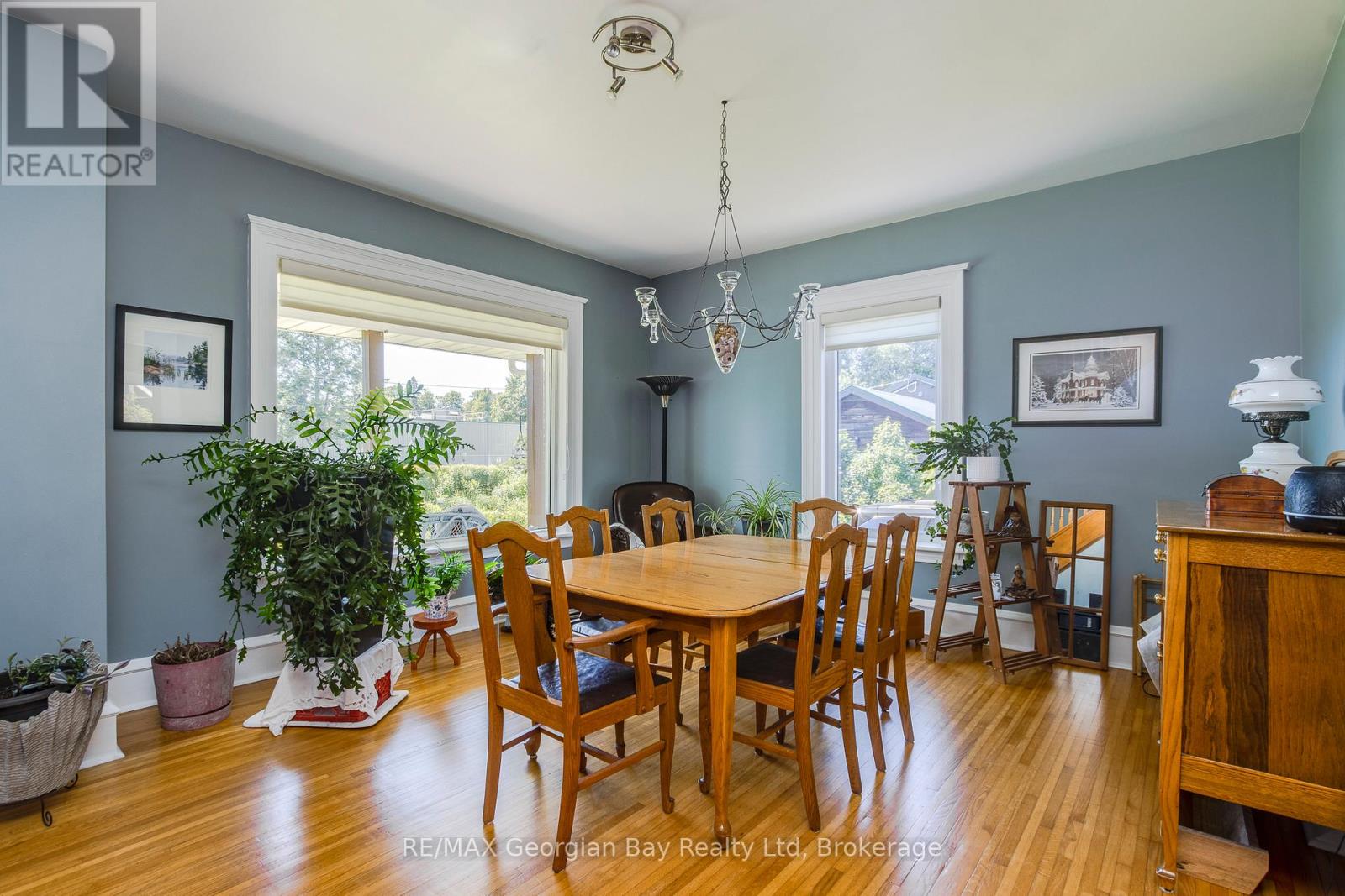 305 LINDSAY STREET E - 11
