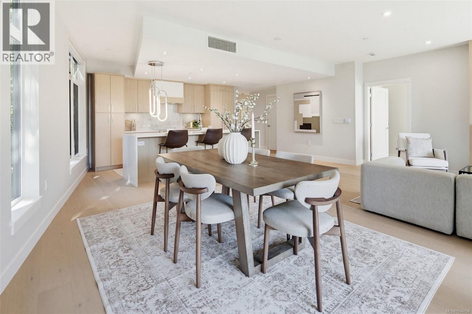 202 5229 Cordova Bay Road, Saanich