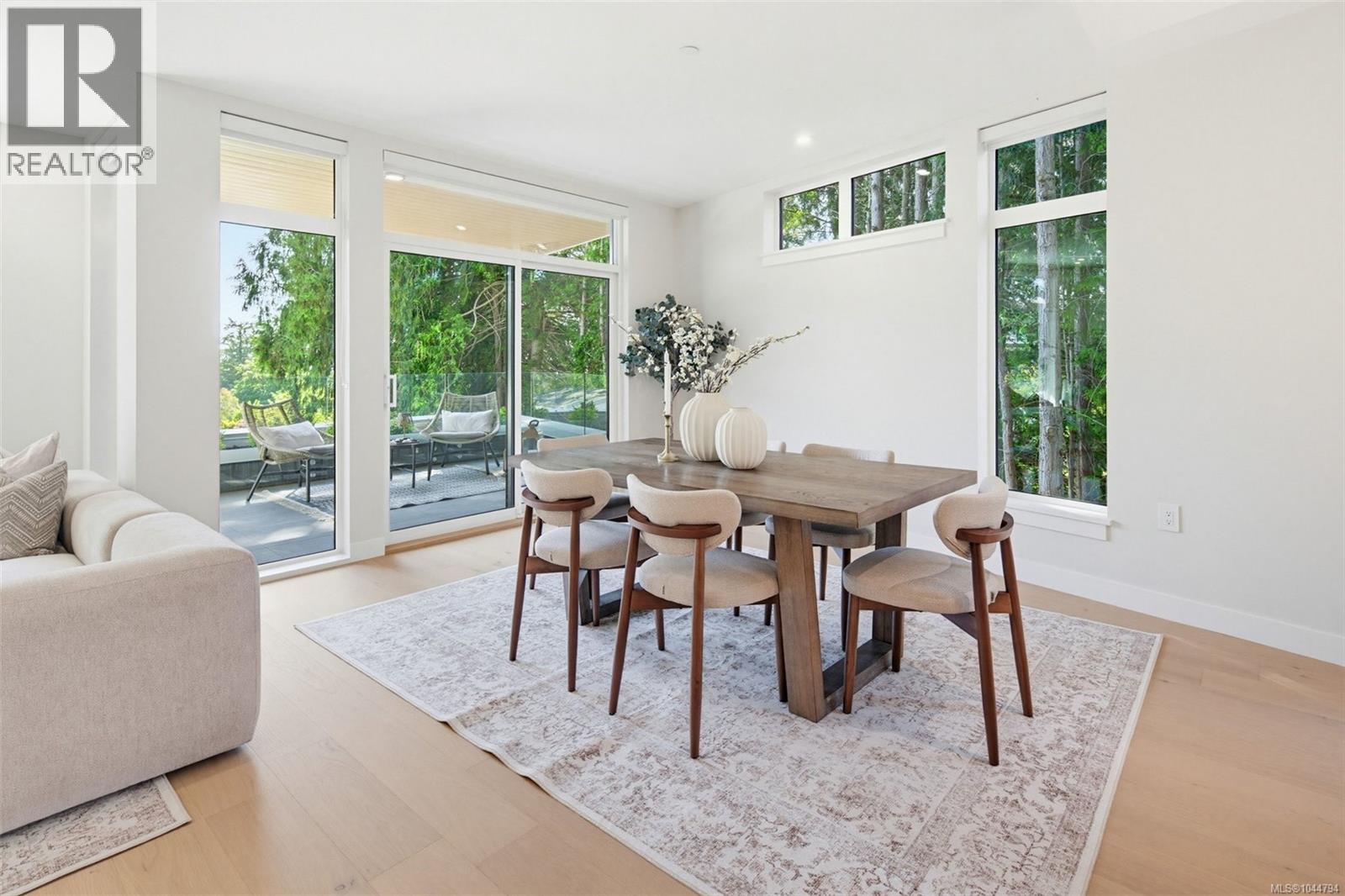 202 5229 Cordova Bay Road, Saanich