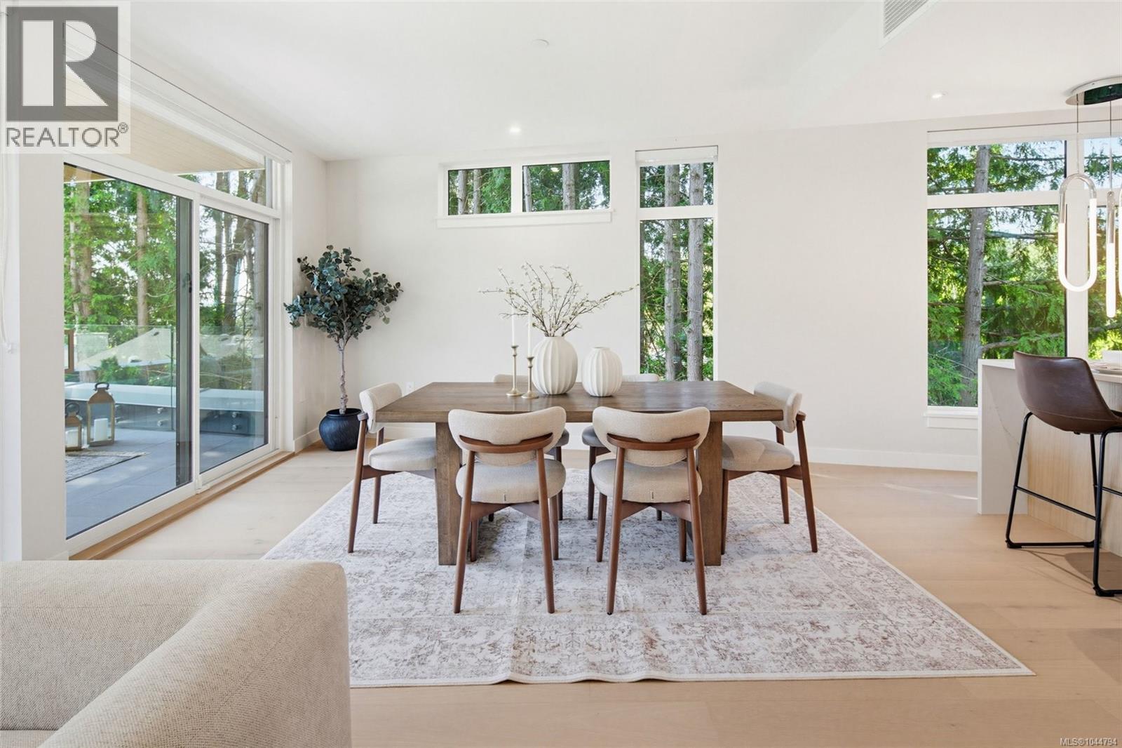 202 5229 Cordova Bay Road, Saanich