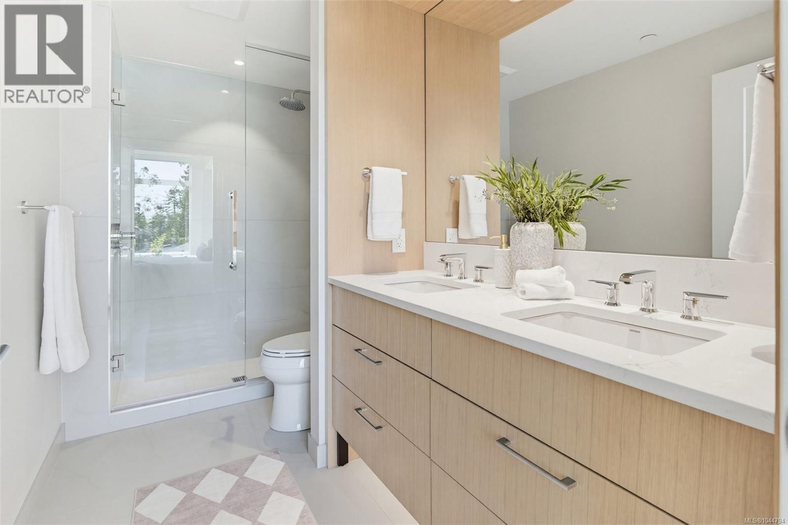 202 5229 Cordova Bay Road, Saanich