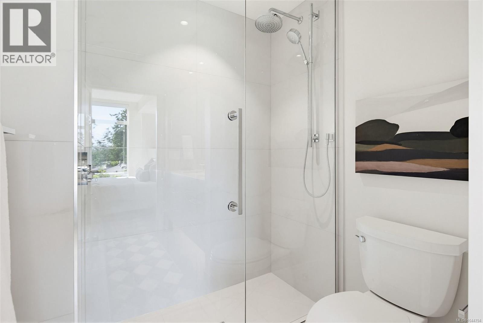 202 5229 Cordova Bay Road, Saanich