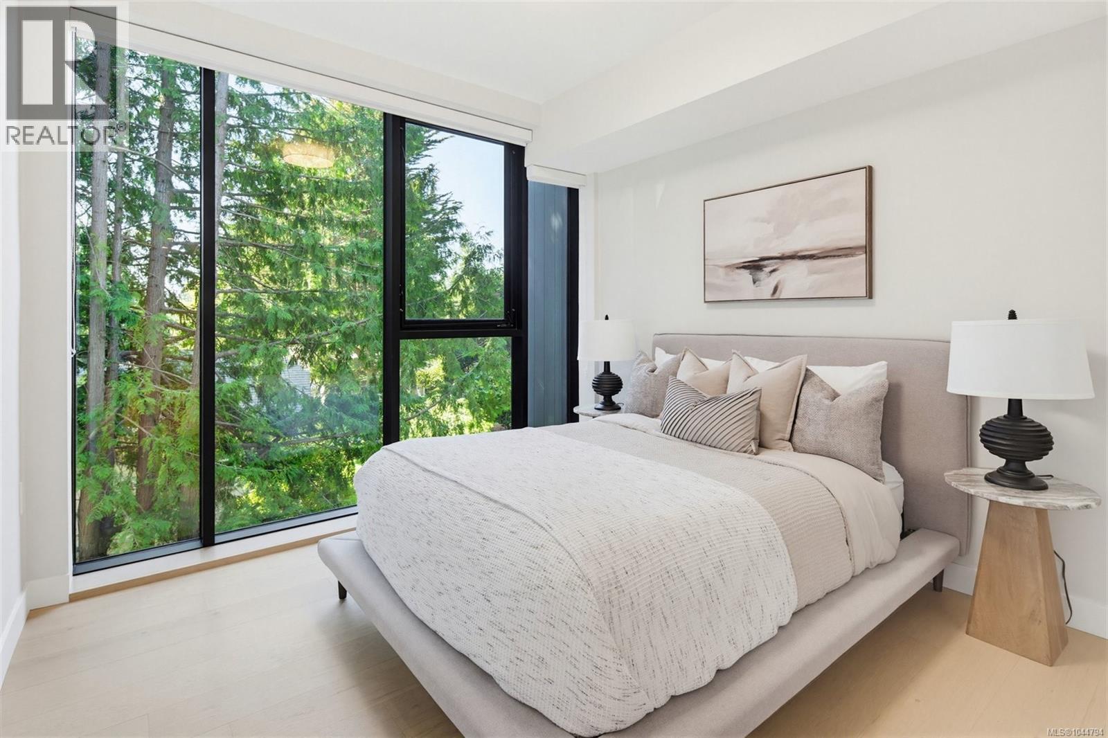 202 5229 Cordova Bay Road, Saanich