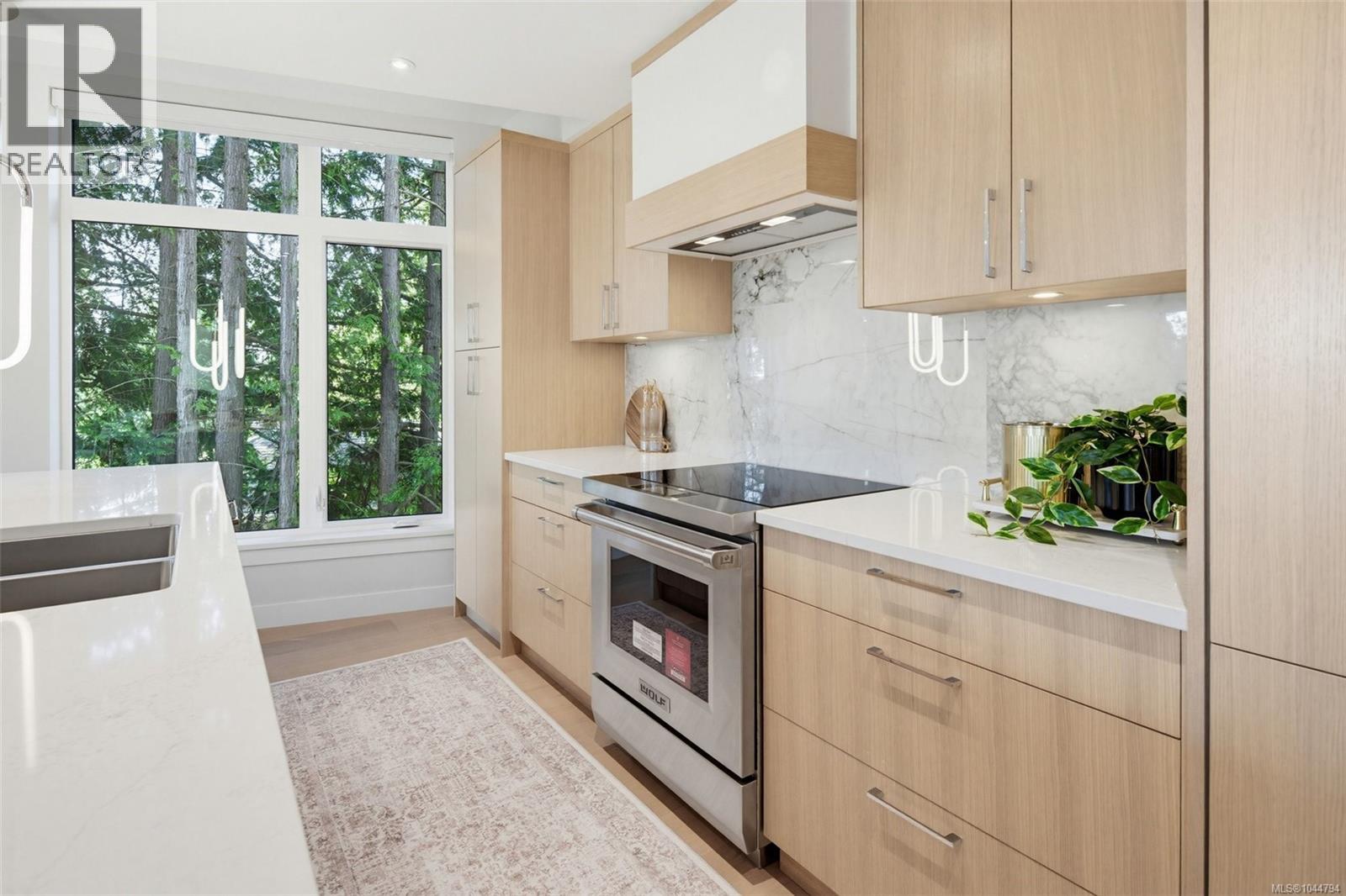 202 5229 Cordova Bay Road, Saanich