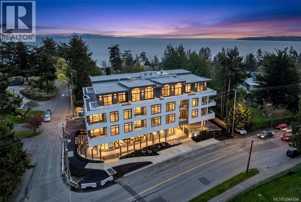 202 5229 Cordova Bay Road, Saanich