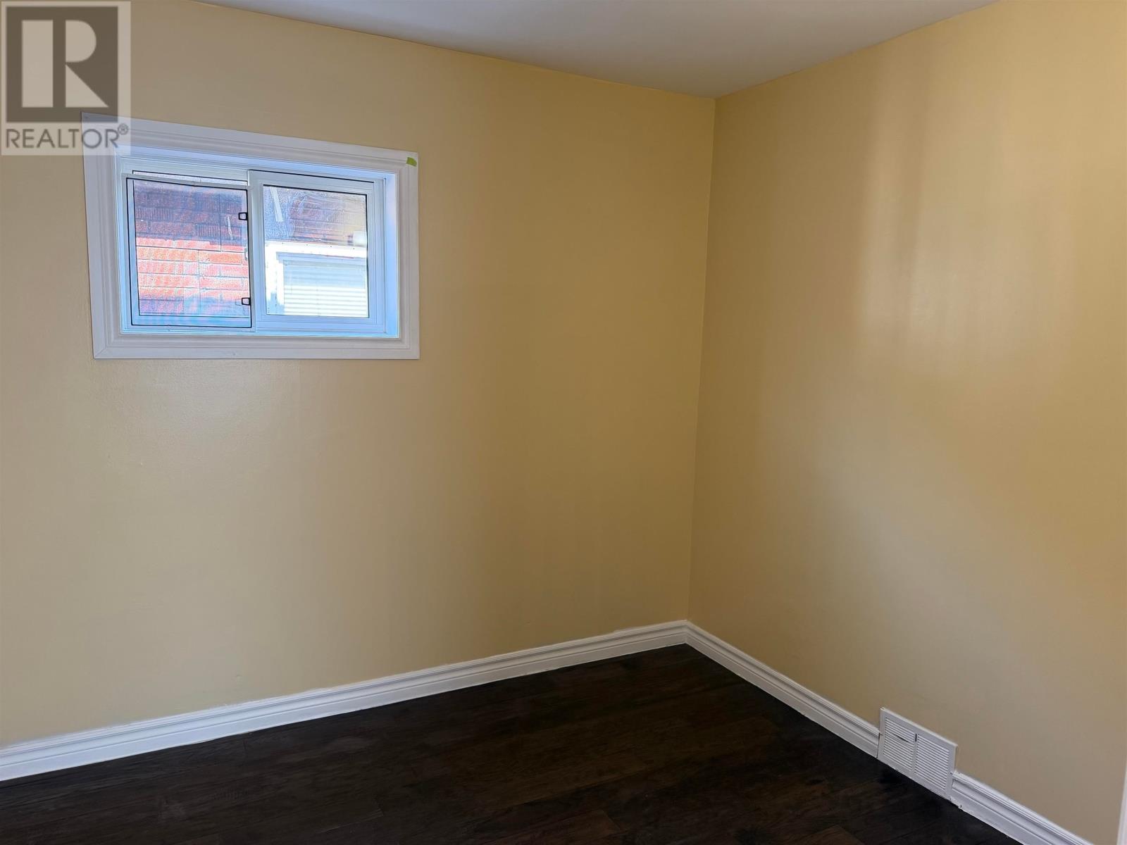 519 McTavish ST - Image 9