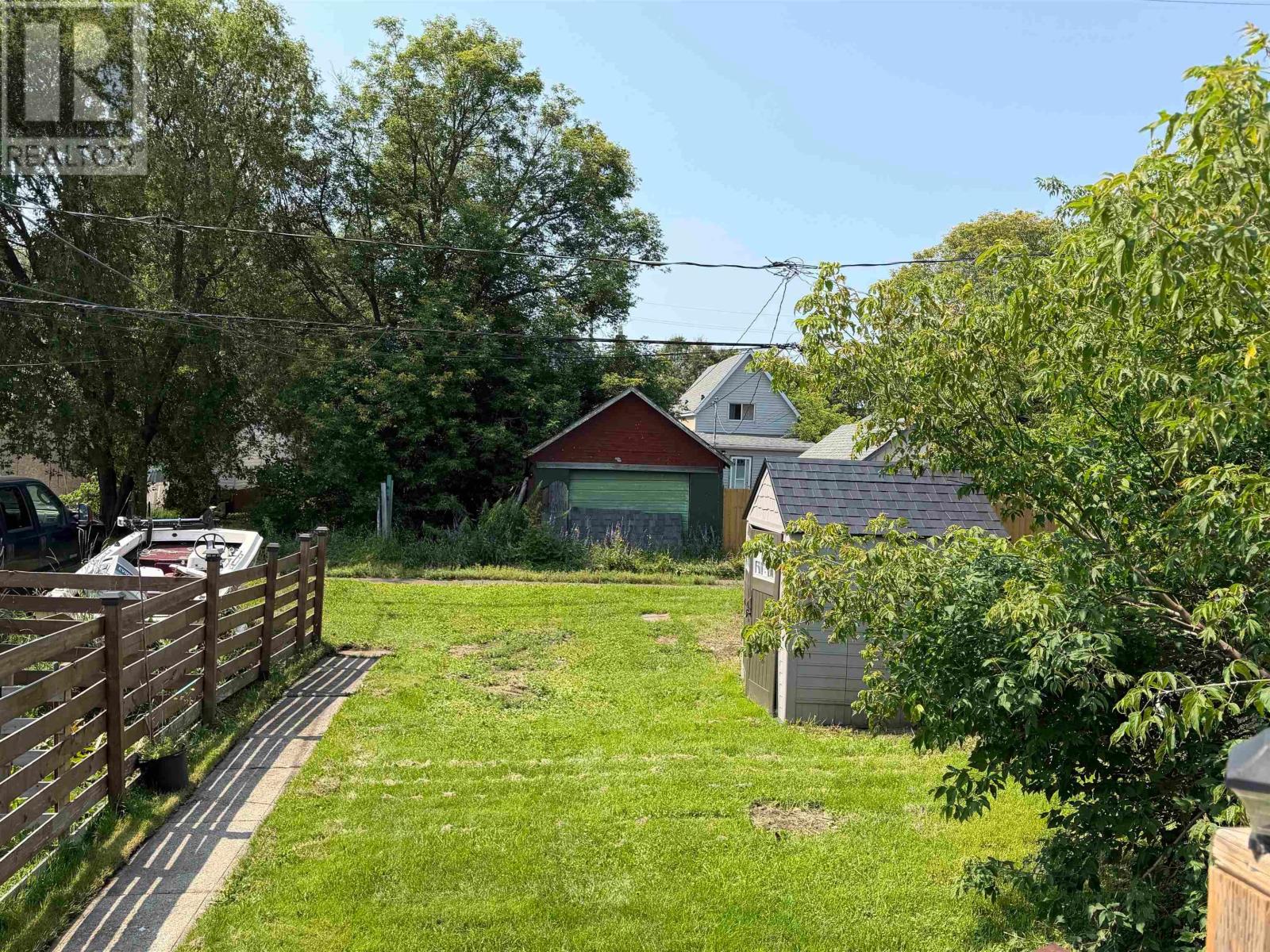 519 McTavish ST - 16