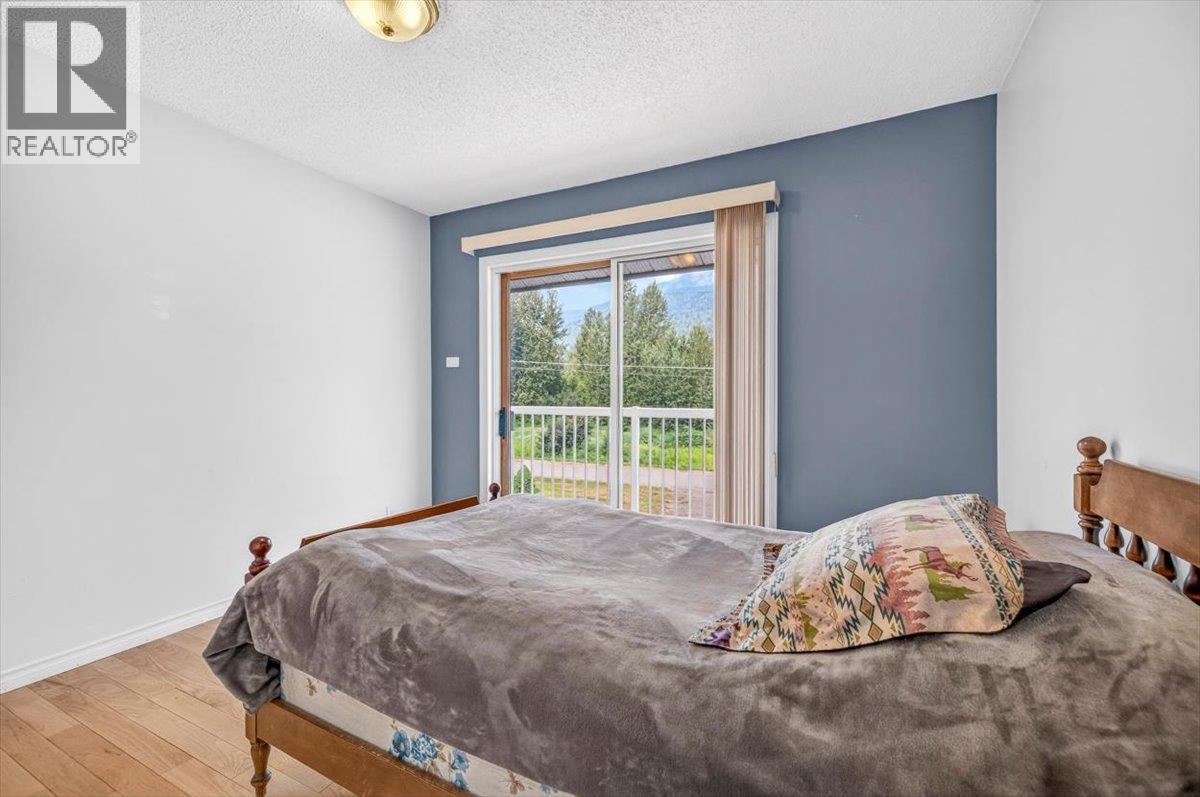 9878 Victoria Street, Fernie
