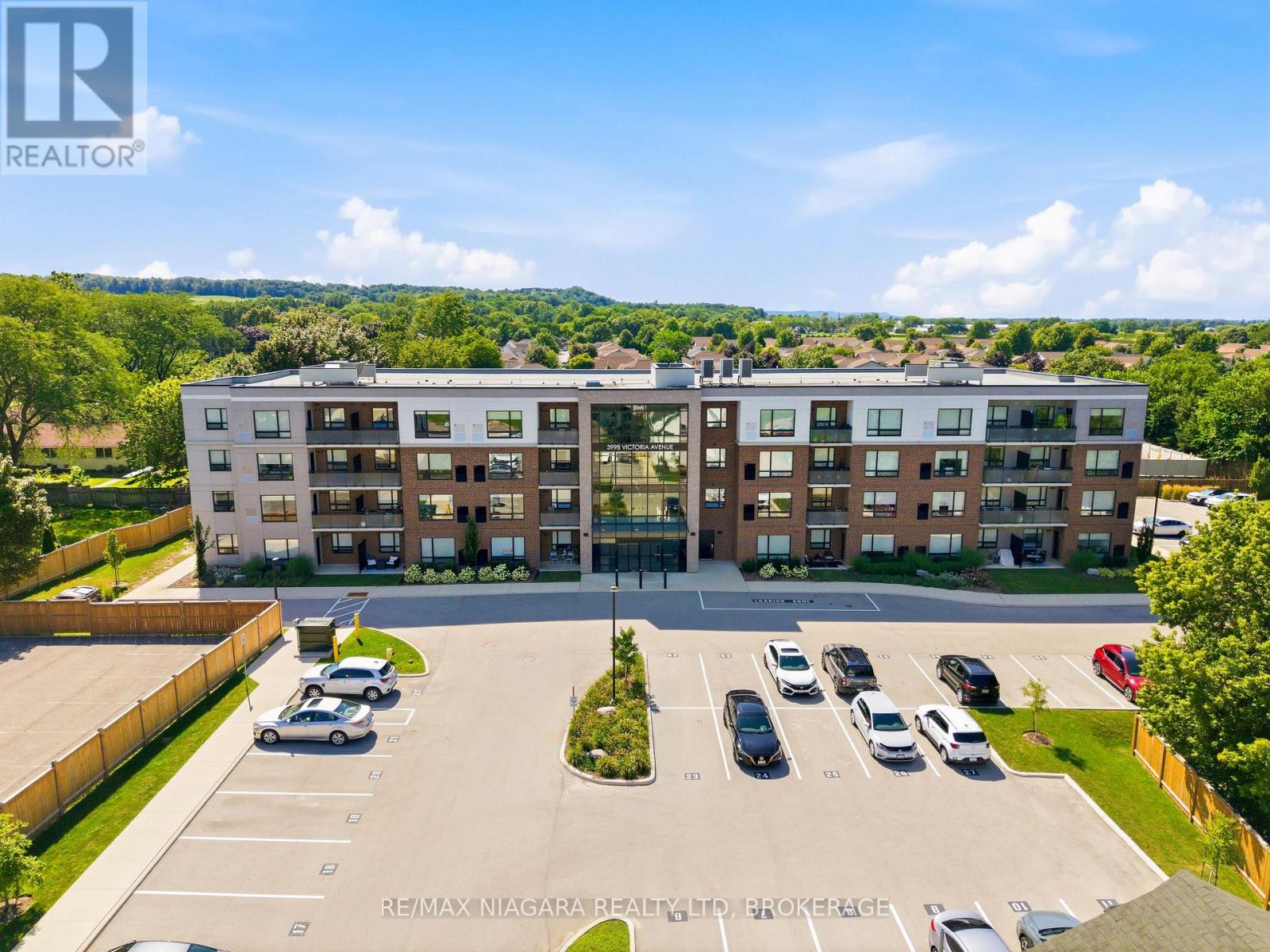 #405 3998 VICTORIA AVENUE - 1