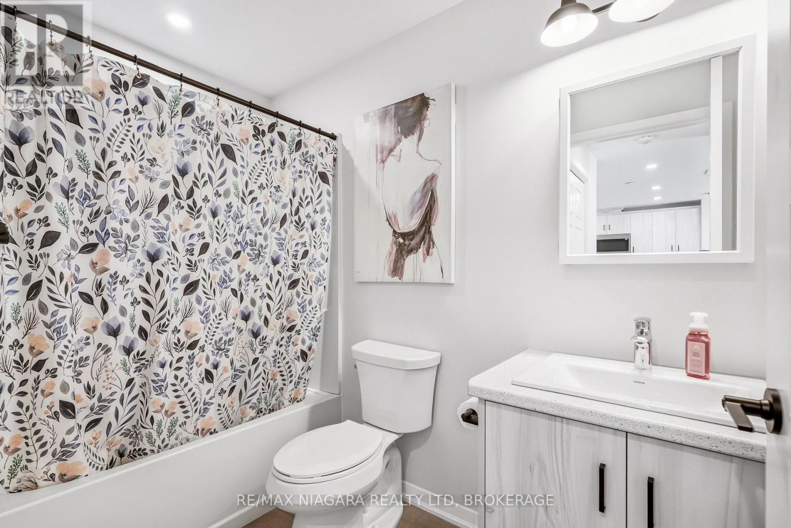 #405 3998 VICTORIA AVENUE - 18