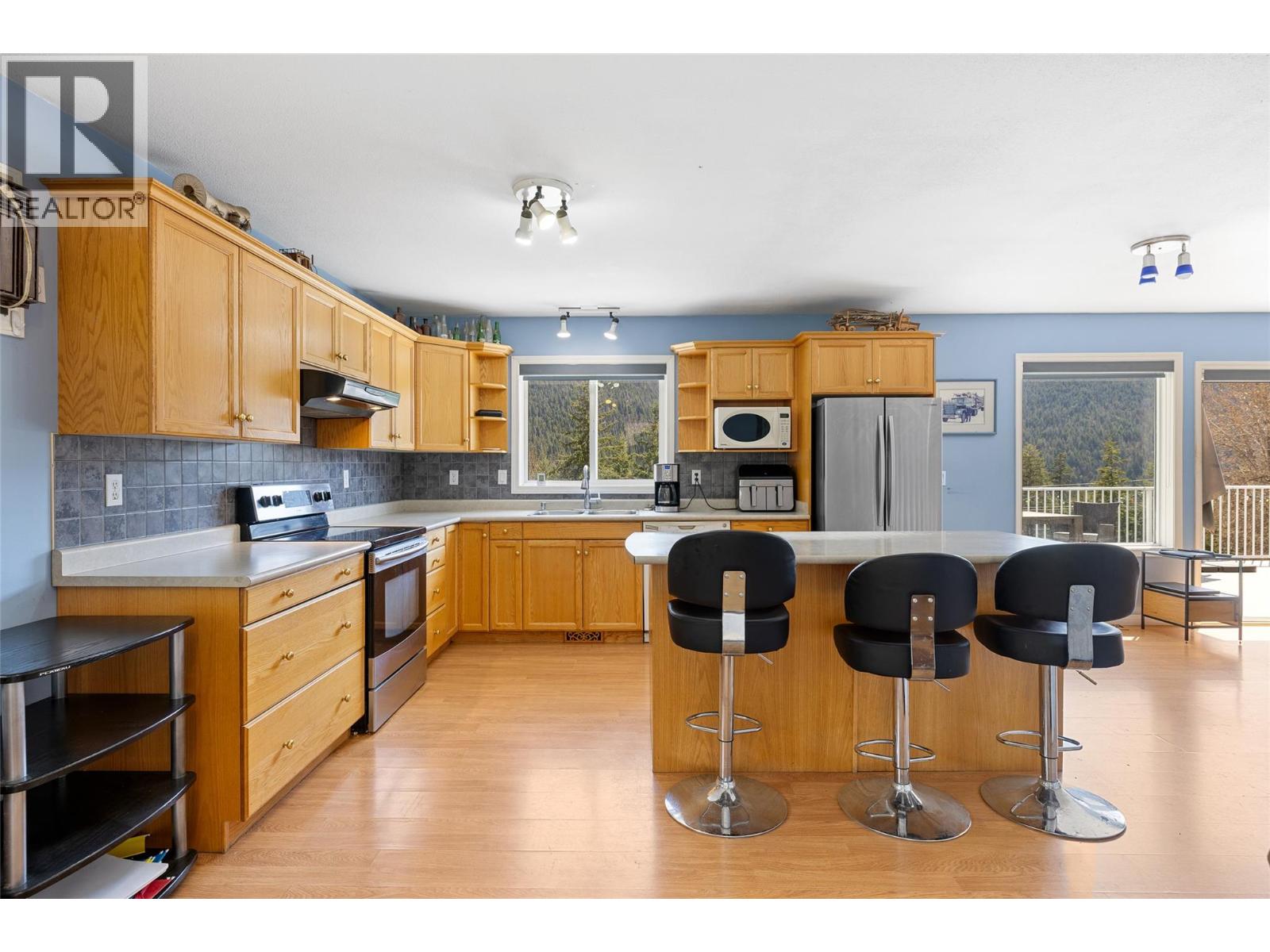 7114 Goshawk Road, Kelowna