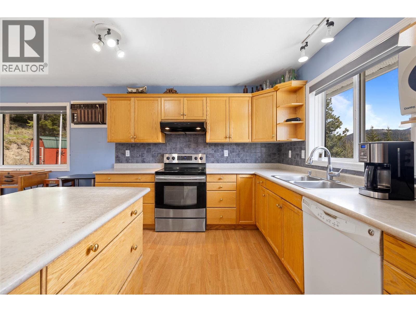 7114 Goshawk Road, Kelowna