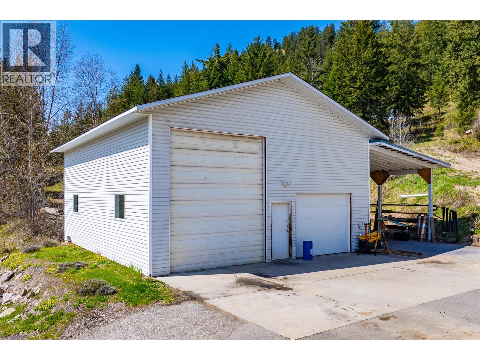 7114 Goshawk Road, Kelowna