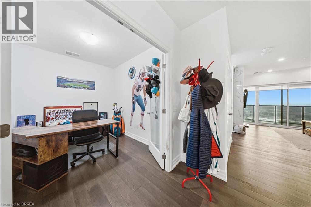 #705 1878 GORDON Street - 14