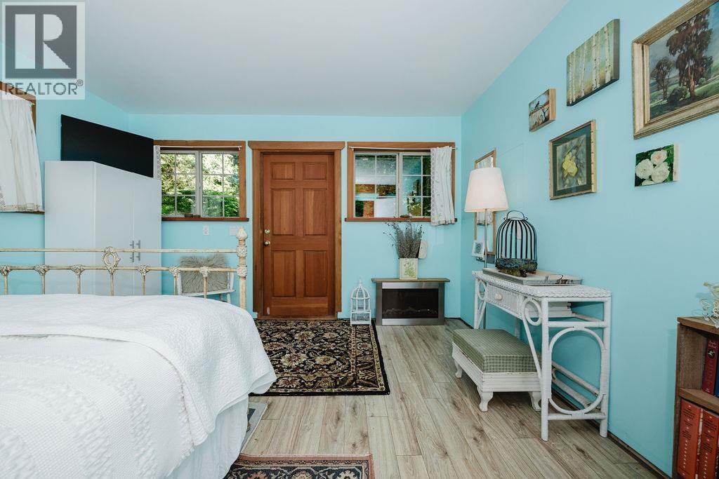 2867 LOWER ROAD, Roberts Creek
