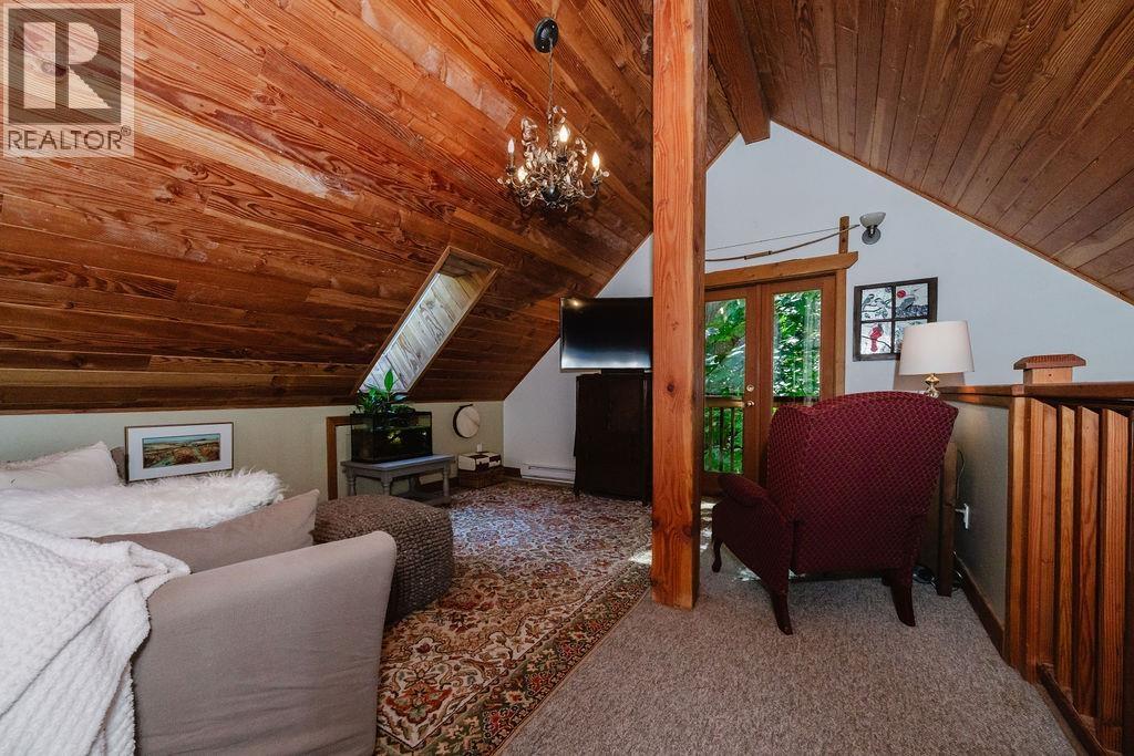 2867 LOWER ROAD, Roberts Creek