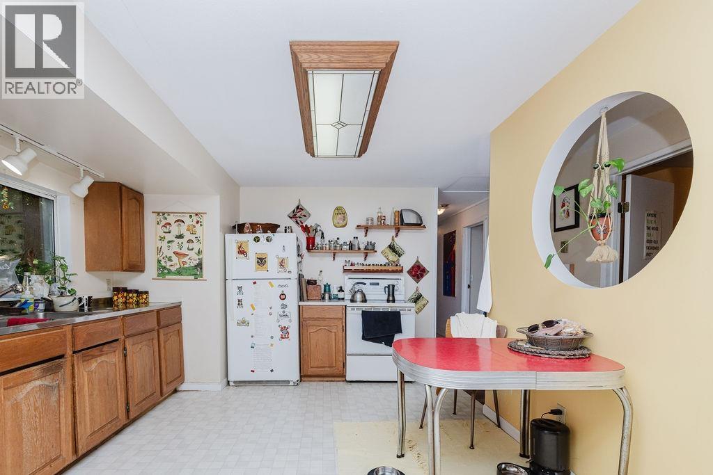 2867 LOWER ROAD, Roberts Creek