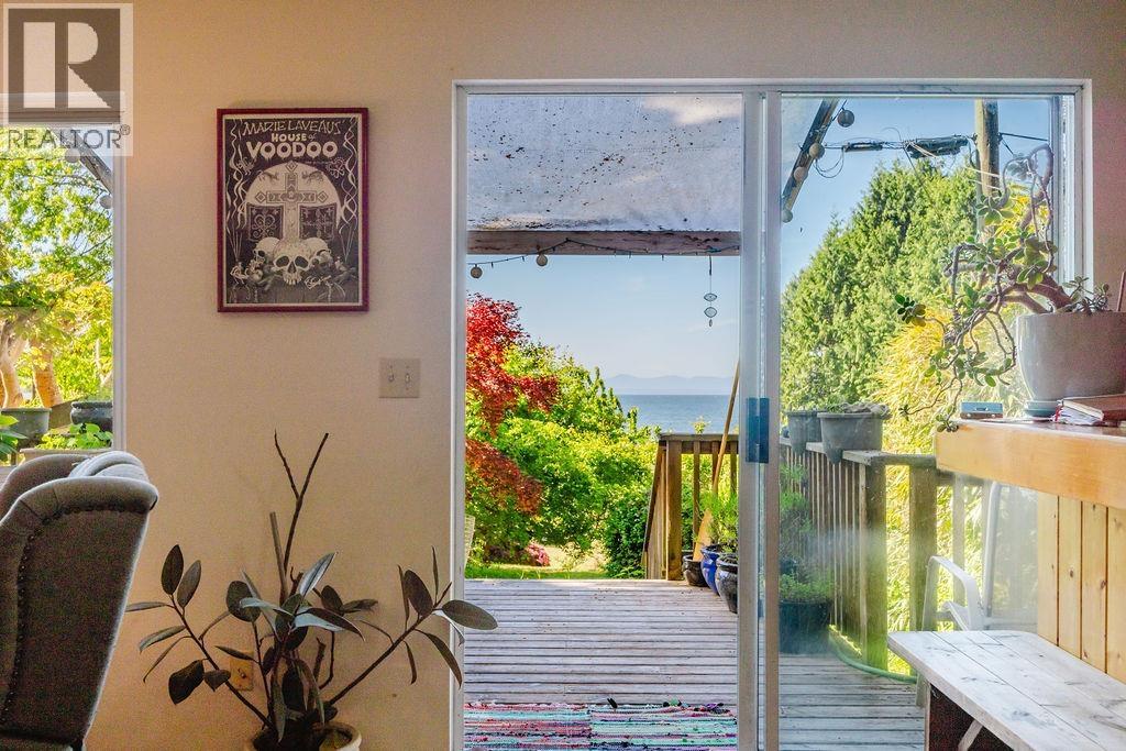 2867 LOWER ROAD, Roberts Creek