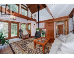 2867 Lower Road, Roberts Creek, BC V0N2W6 Photo 7