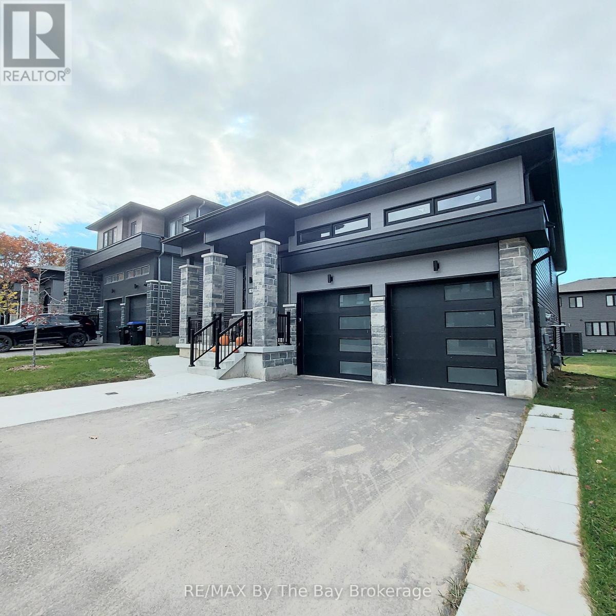 UPPER - 92 BERKELY STREET, Wasaga Beach — photo 2