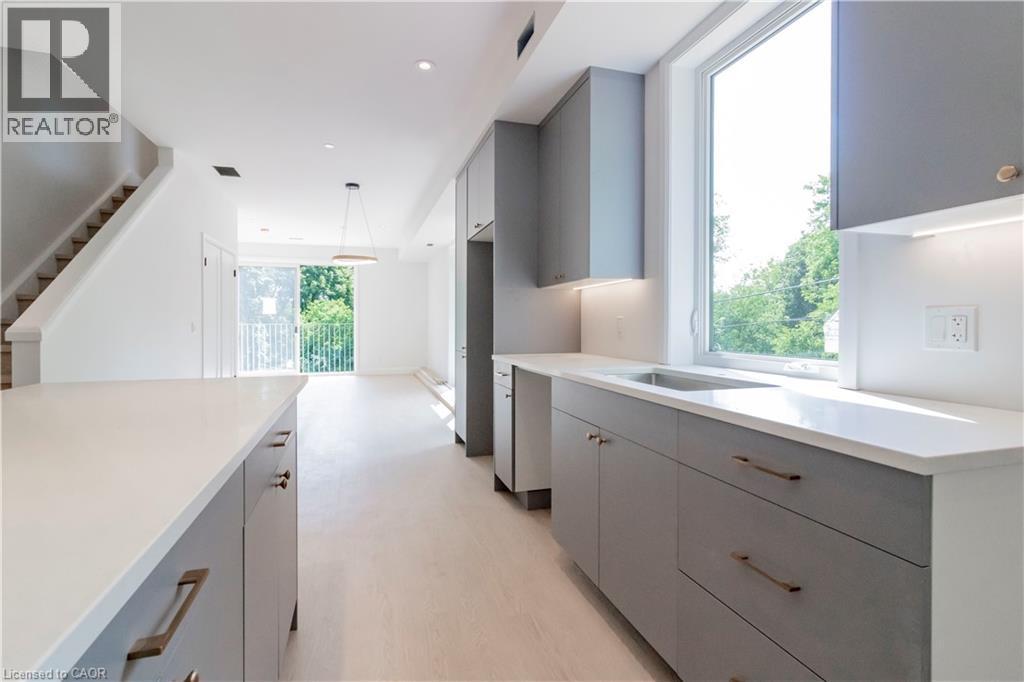 114 MADISON Avenue S Unit# 7 — photo 2