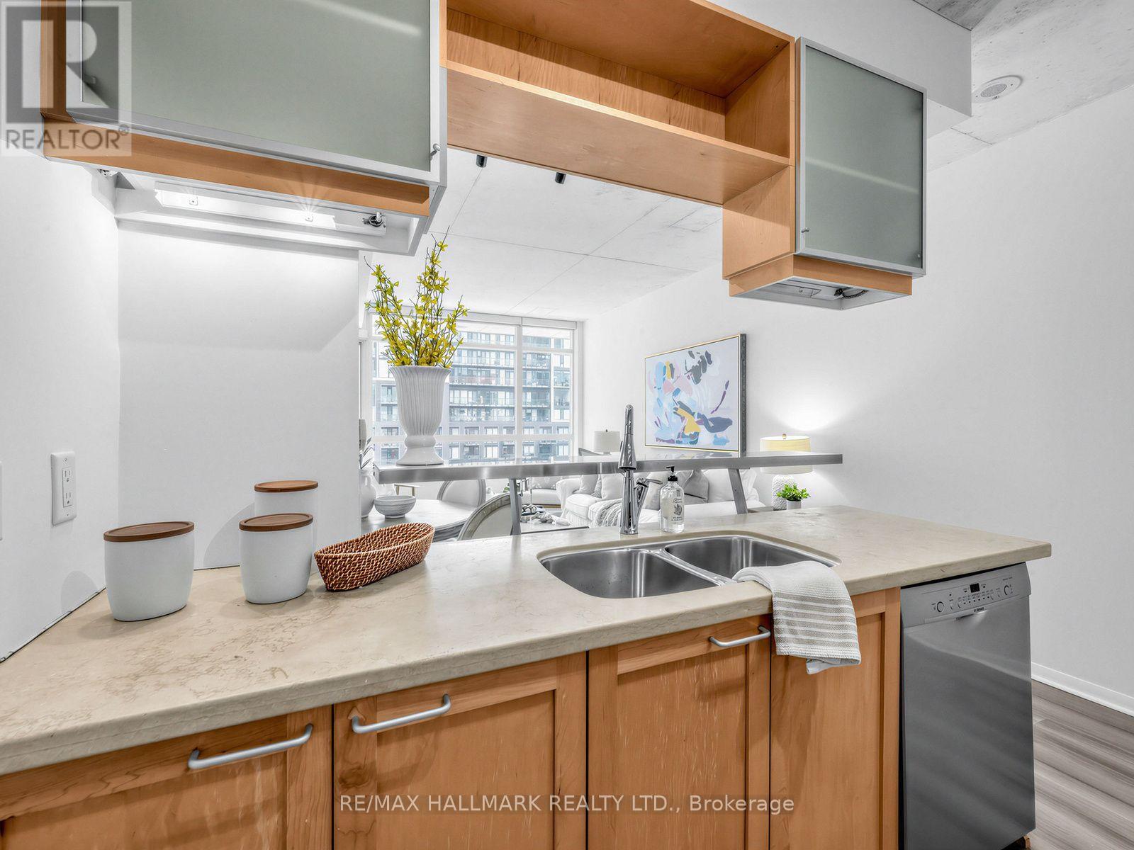 #728 333 ADELAIDE STREET E - 21
