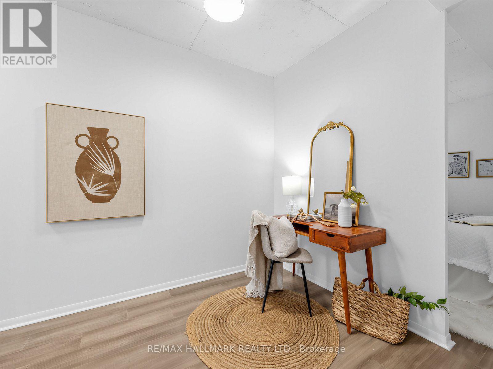 #728 333 ADELAIDE STREET E - 24