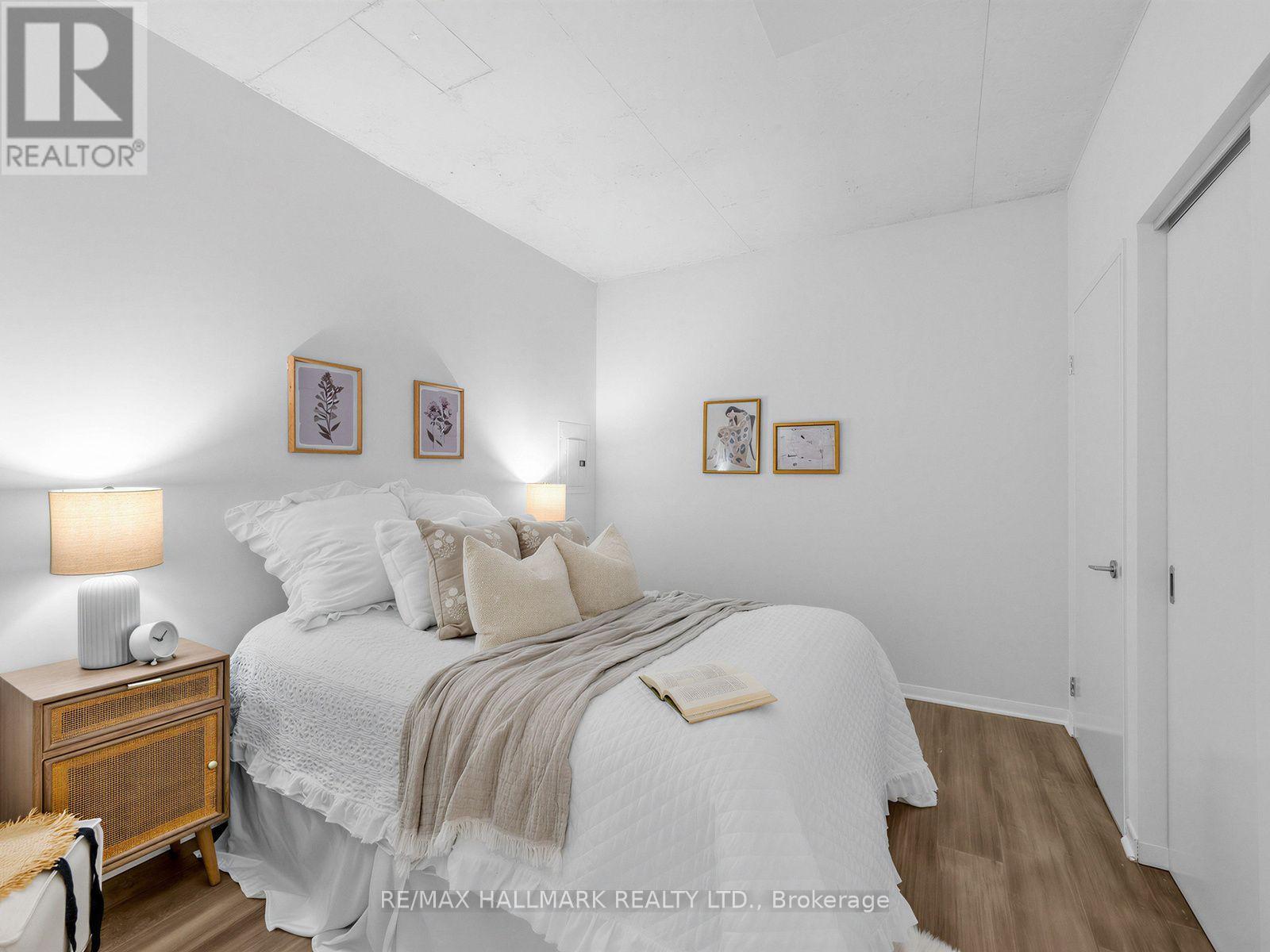 #728 333 ADELAIDE STREET E - 25