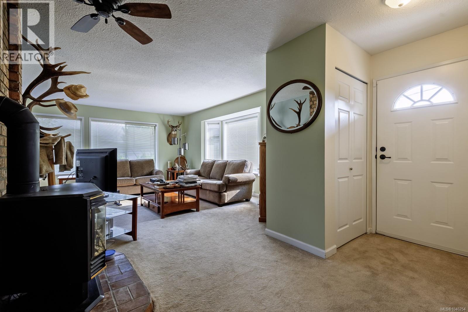 6789 Philip Rd, Lantzville — photo 3