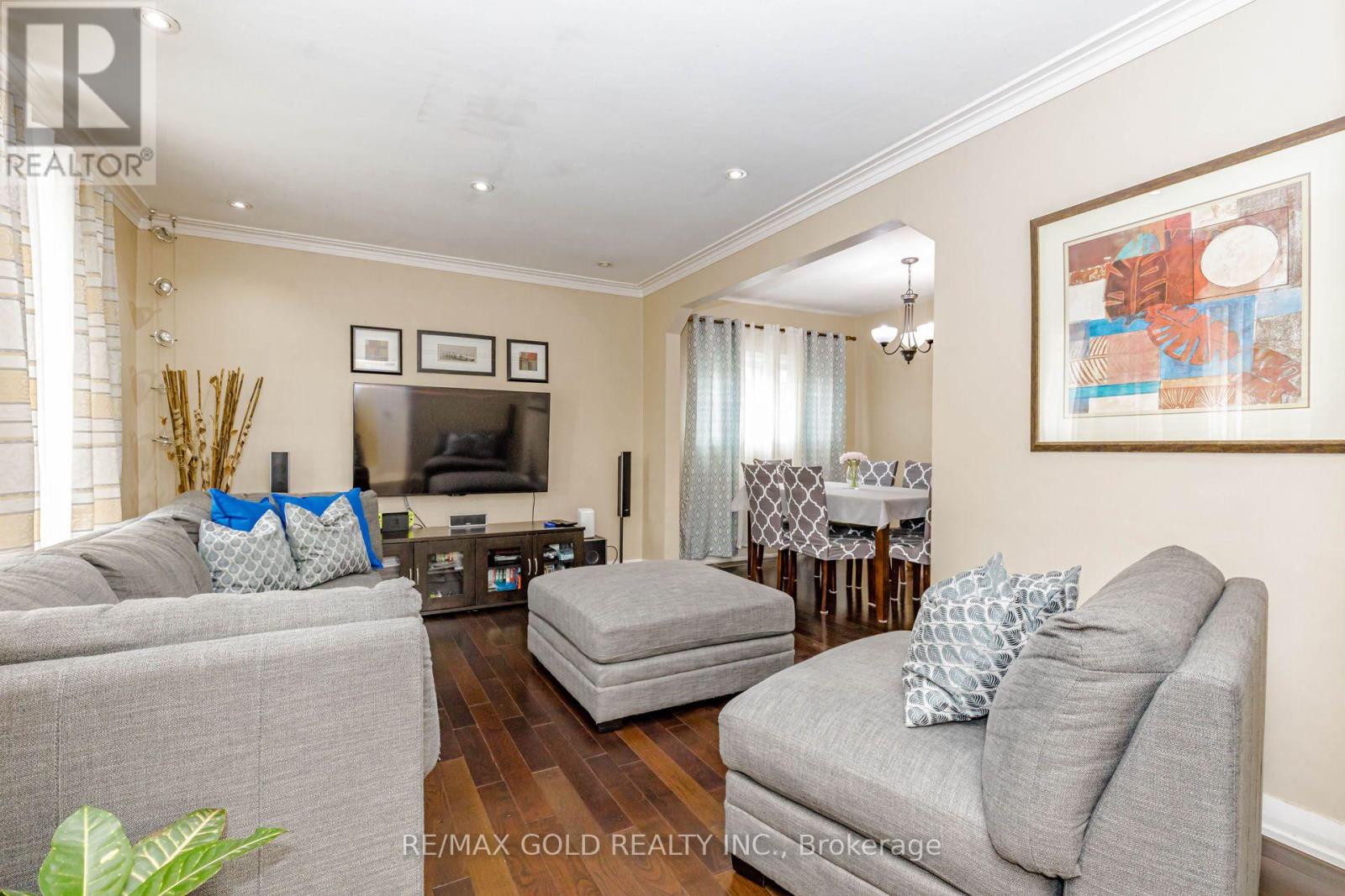 23 RENSBURG DRIVE - 6