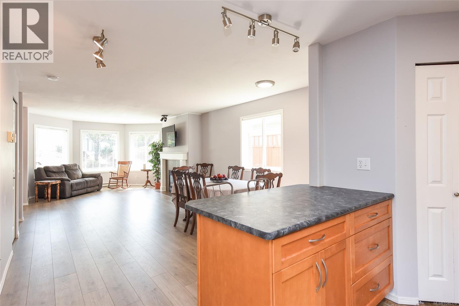 1272 Crown Pl - 7