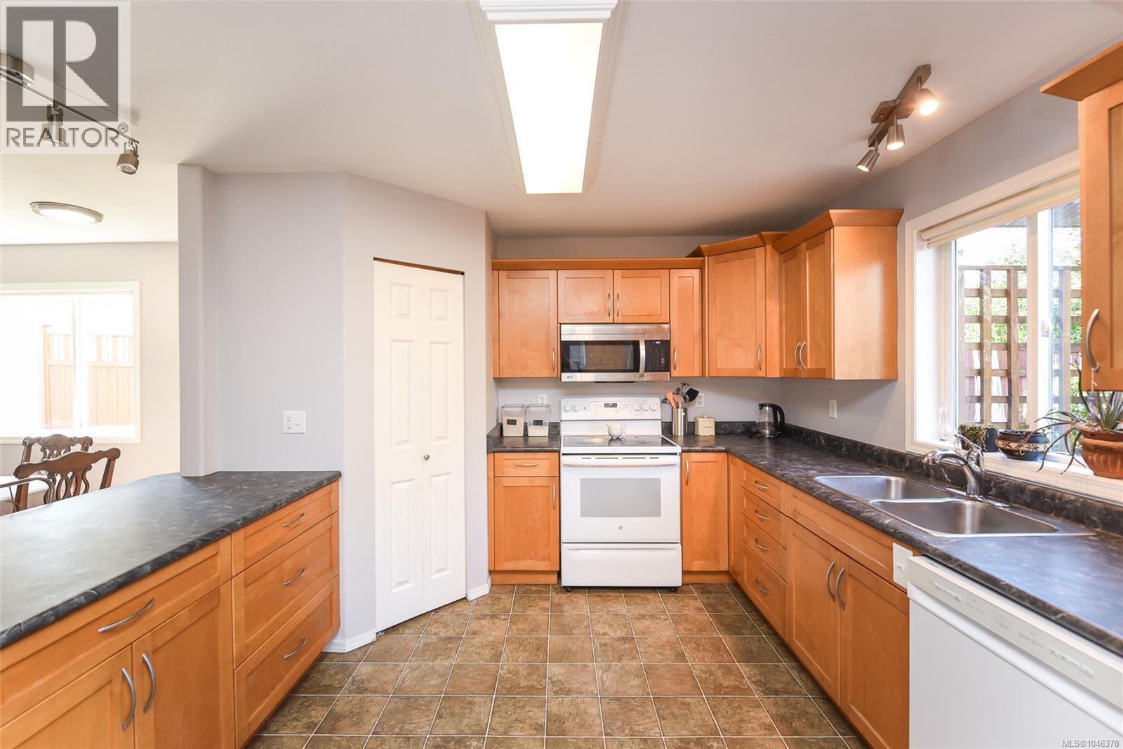 1272 Crown Pl - Image 6