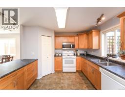 Kitchen - 1272 Crown Pl, Comox, BC V9M4G9 Photo 6