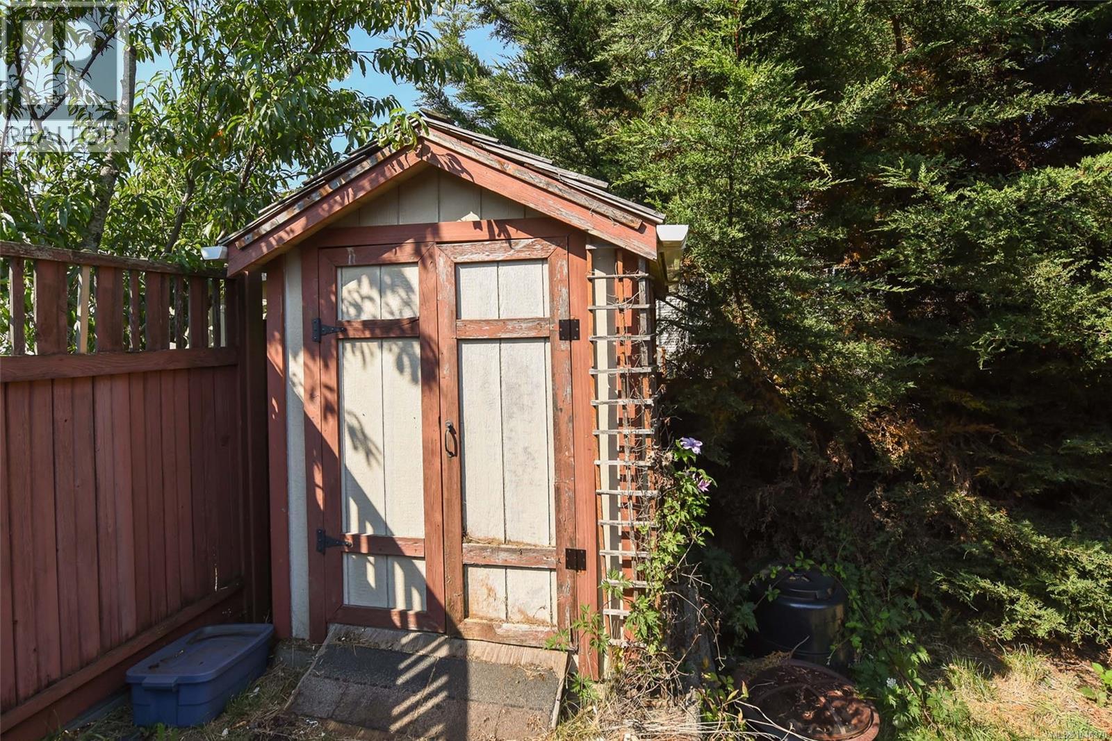 1272 Crown Pl - Image 39