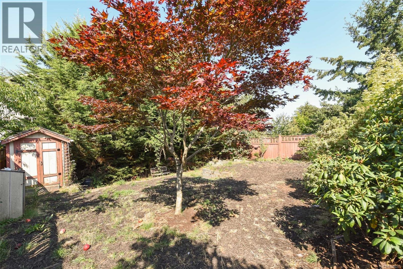 1272 Crown Pl - Image 33