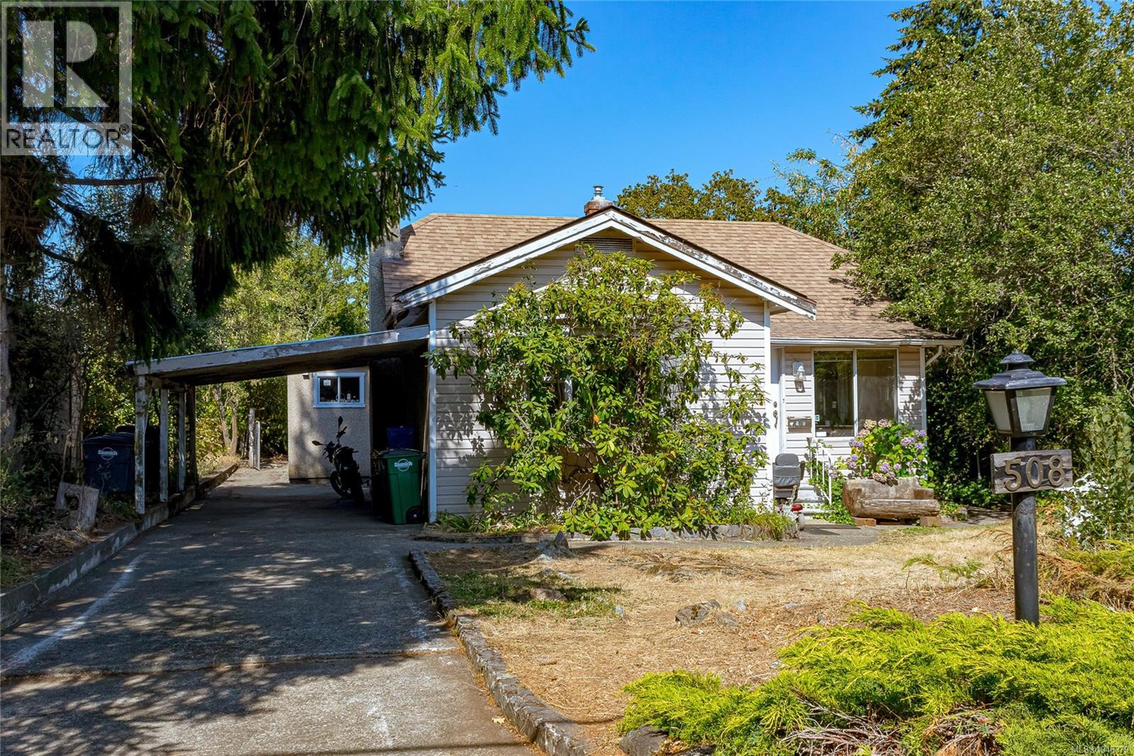  508 Davida Avenue, Saanich