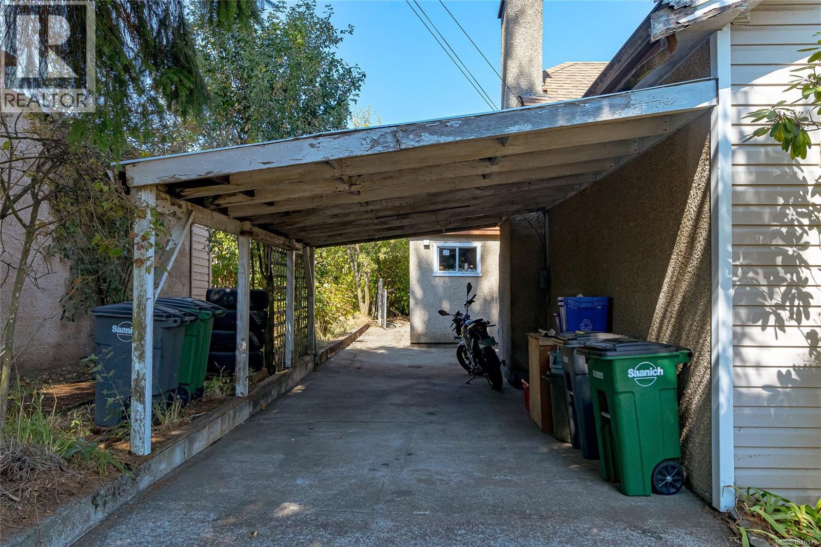  508 Davida Avenue, Saanich