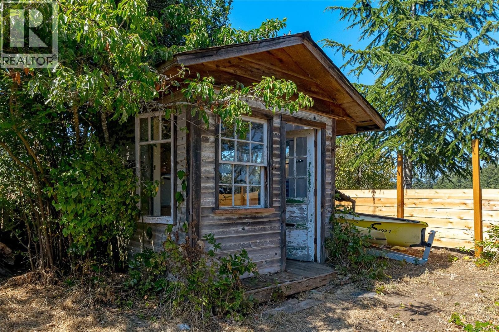  508 Davida Avenue, Saanich