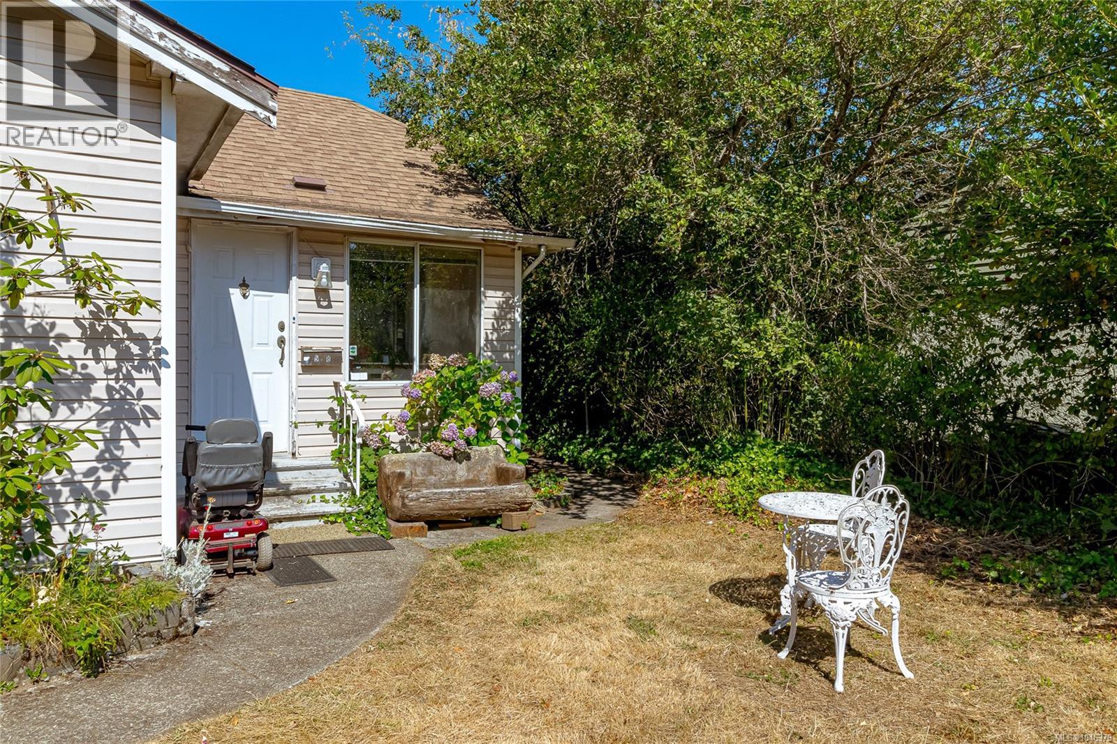  508 Davida Avenue, Saanich