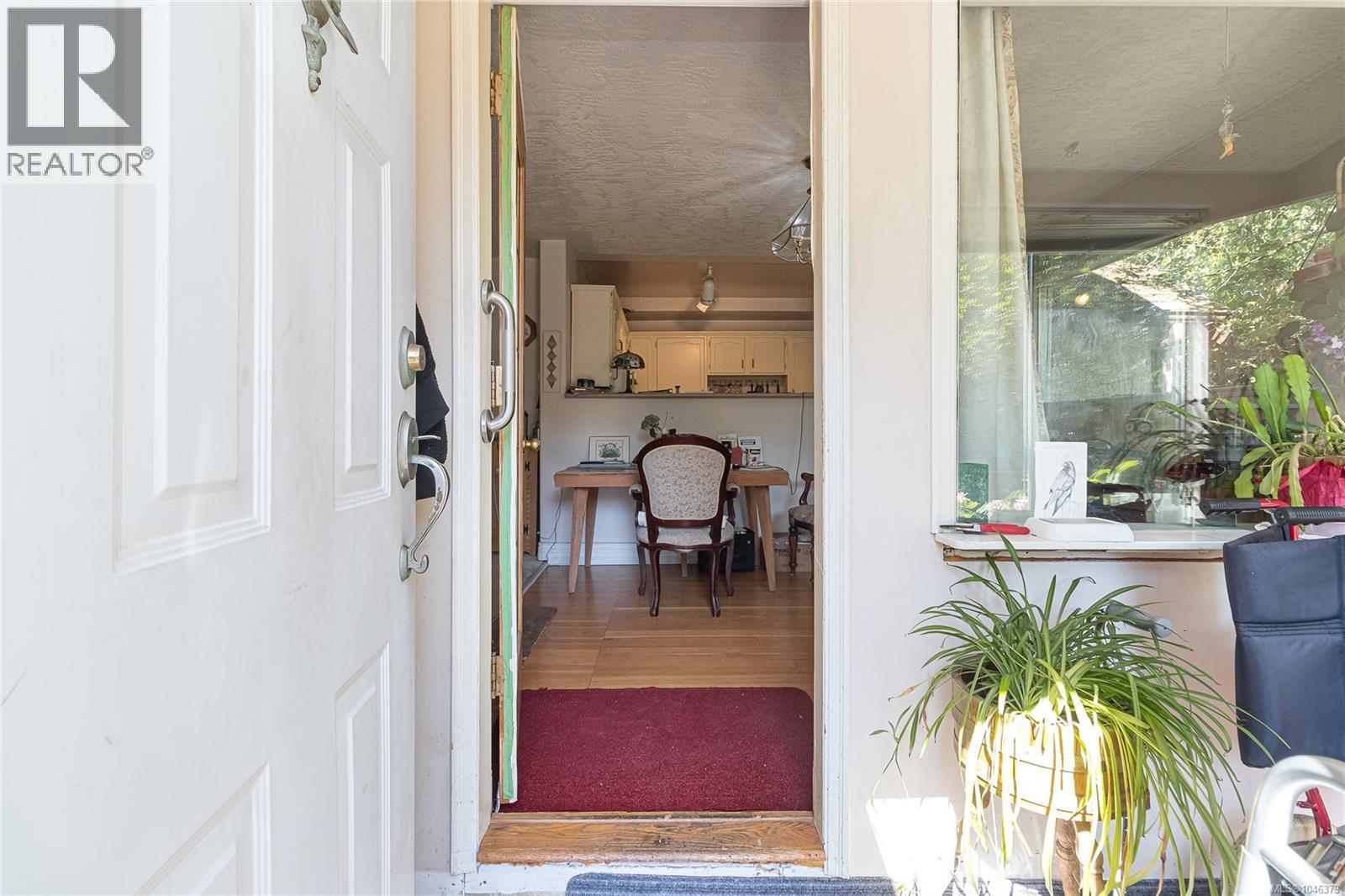  508 Davida Avenue, Saanich