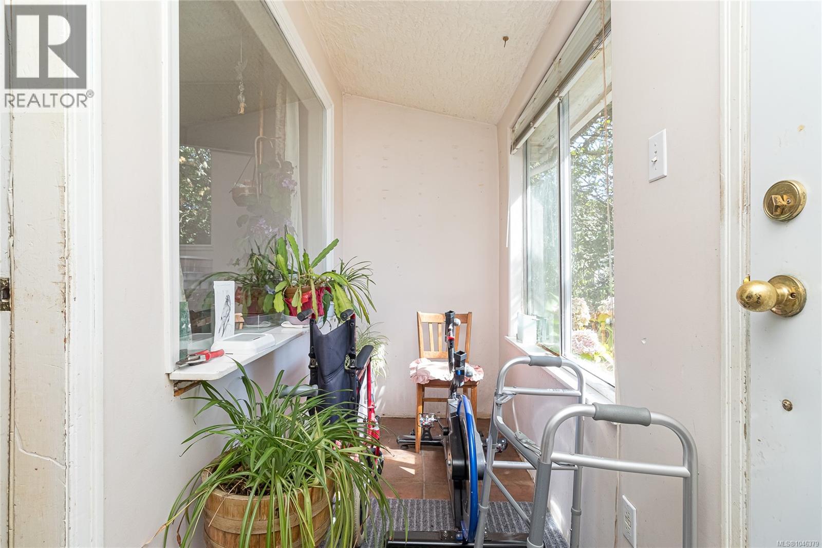  508 Davida Avenue, Saanich