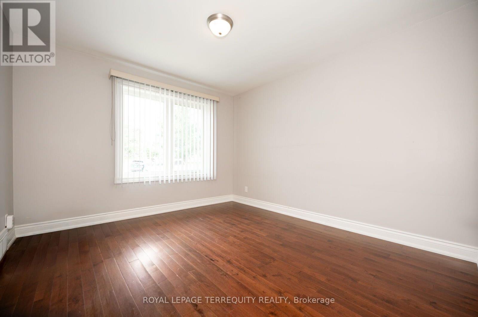 19 BATTERSEA CRESCENT - 10