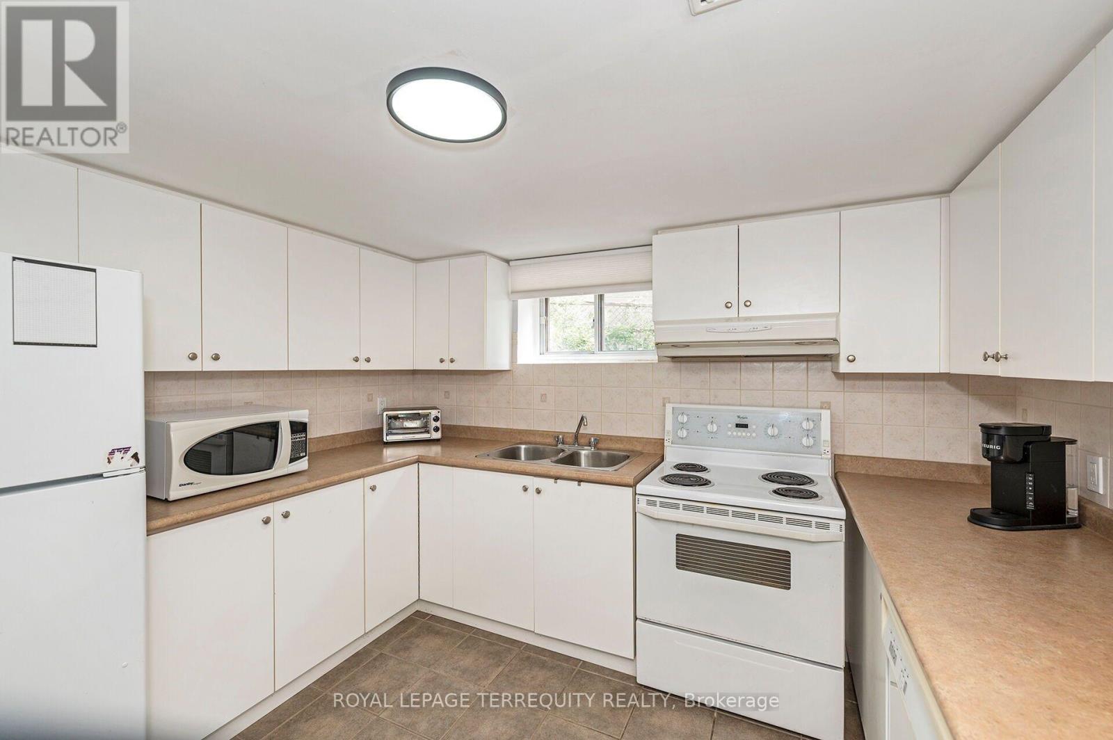 19 BATTERSEA CRESCENT - 18