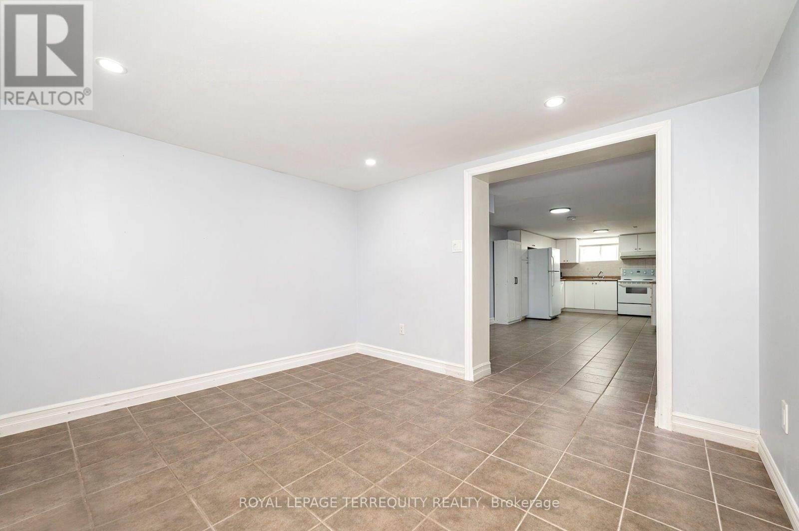 19 BATTERSEA CRESCENT - 21