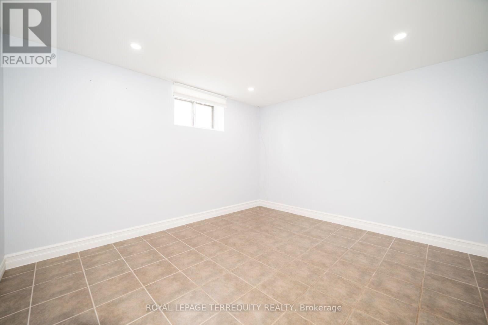 19 BATTERSEA CRESCENT - 23