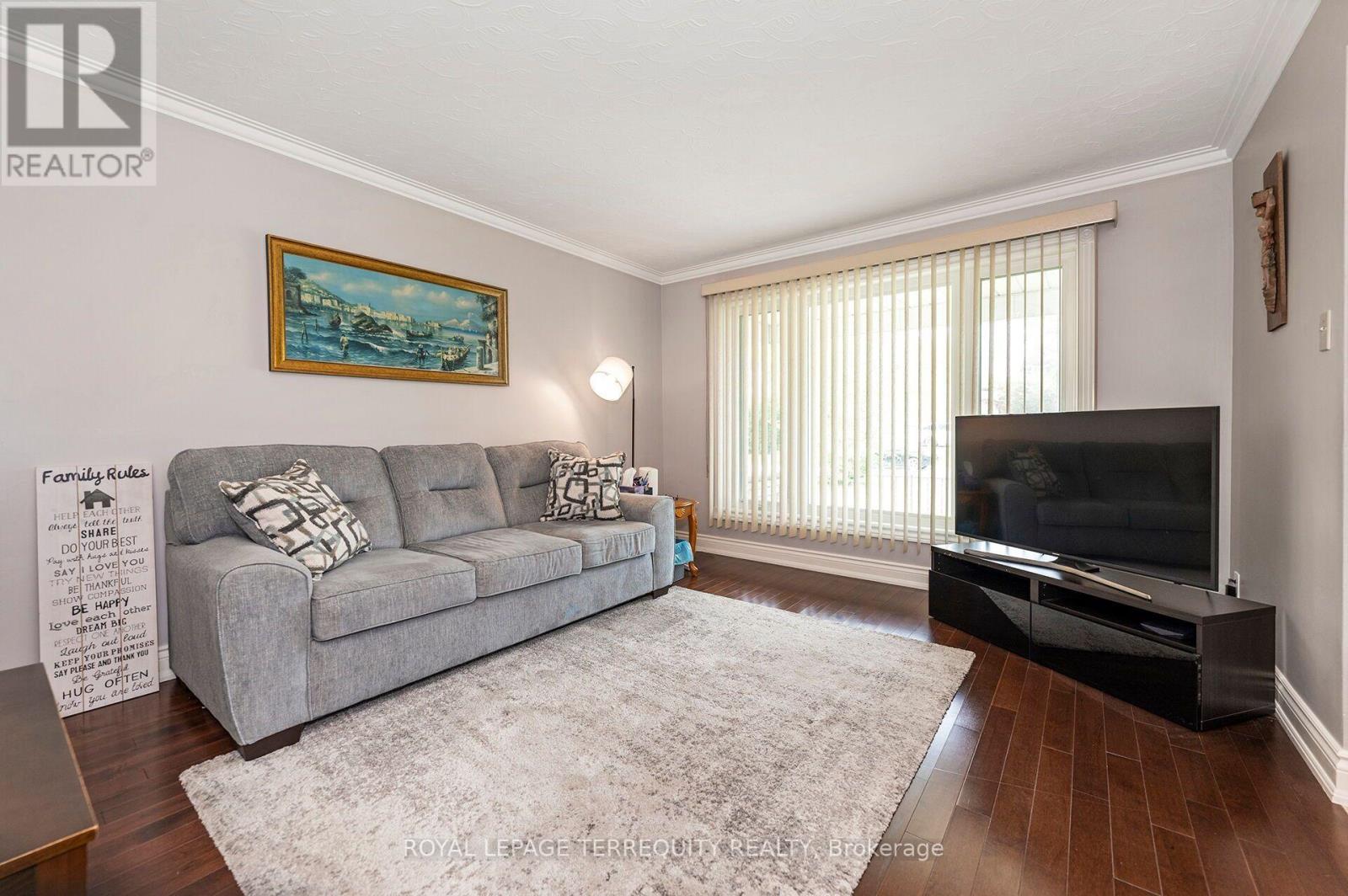 19 BATTERSEA CRESCENT - 4