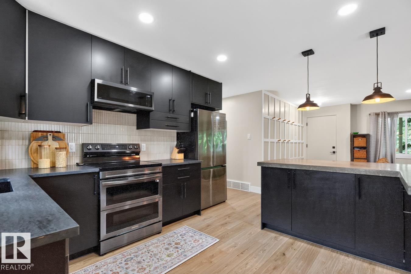 6807 101A AV NW - 15