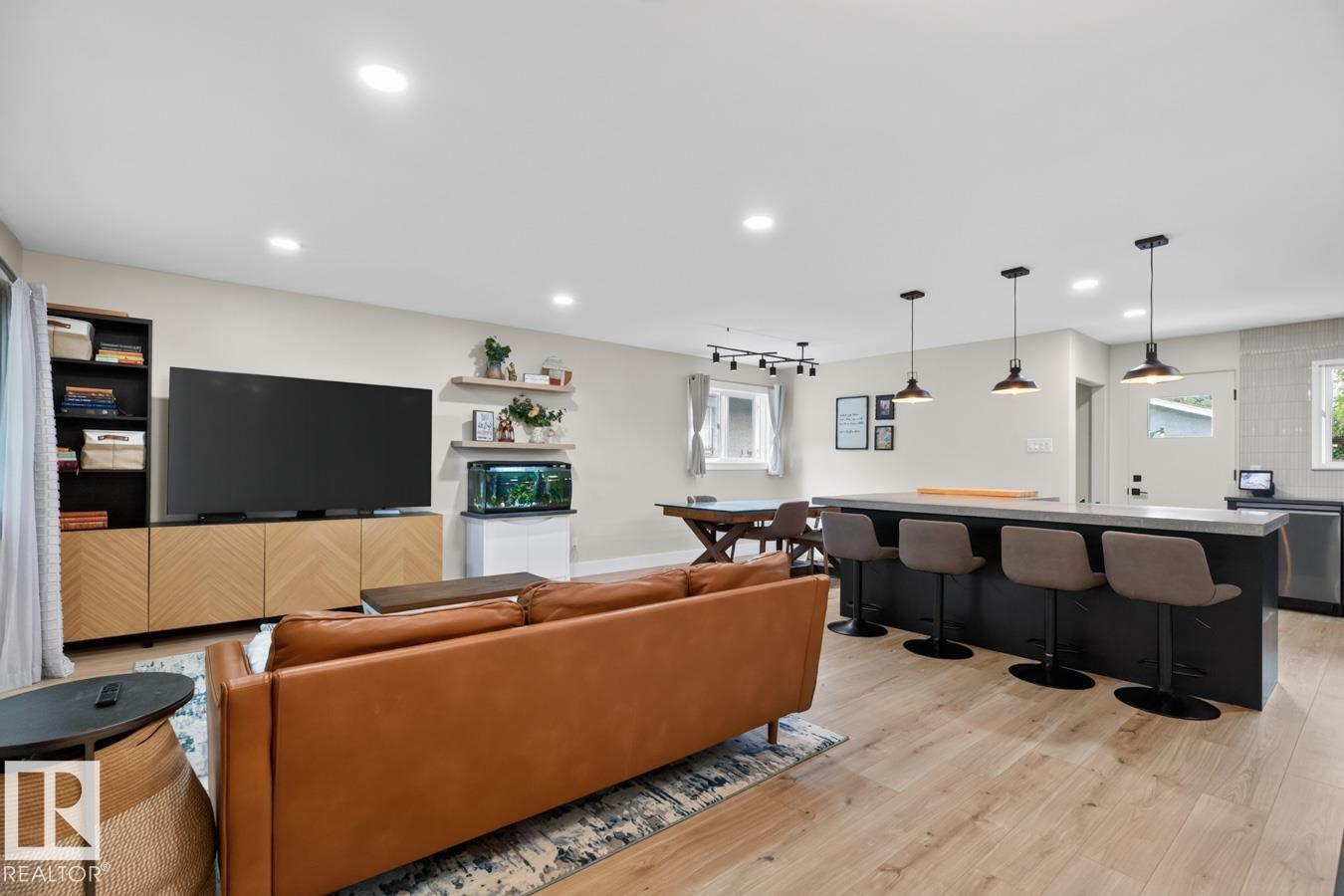 6807 101A AV NW - 4